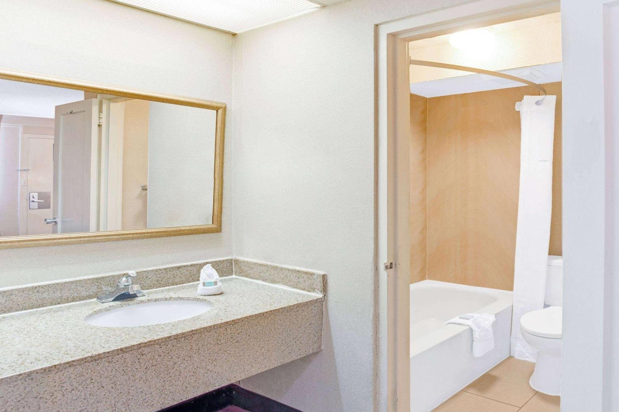 Travelodge By Wyndham Silver Spring Kültér fotó